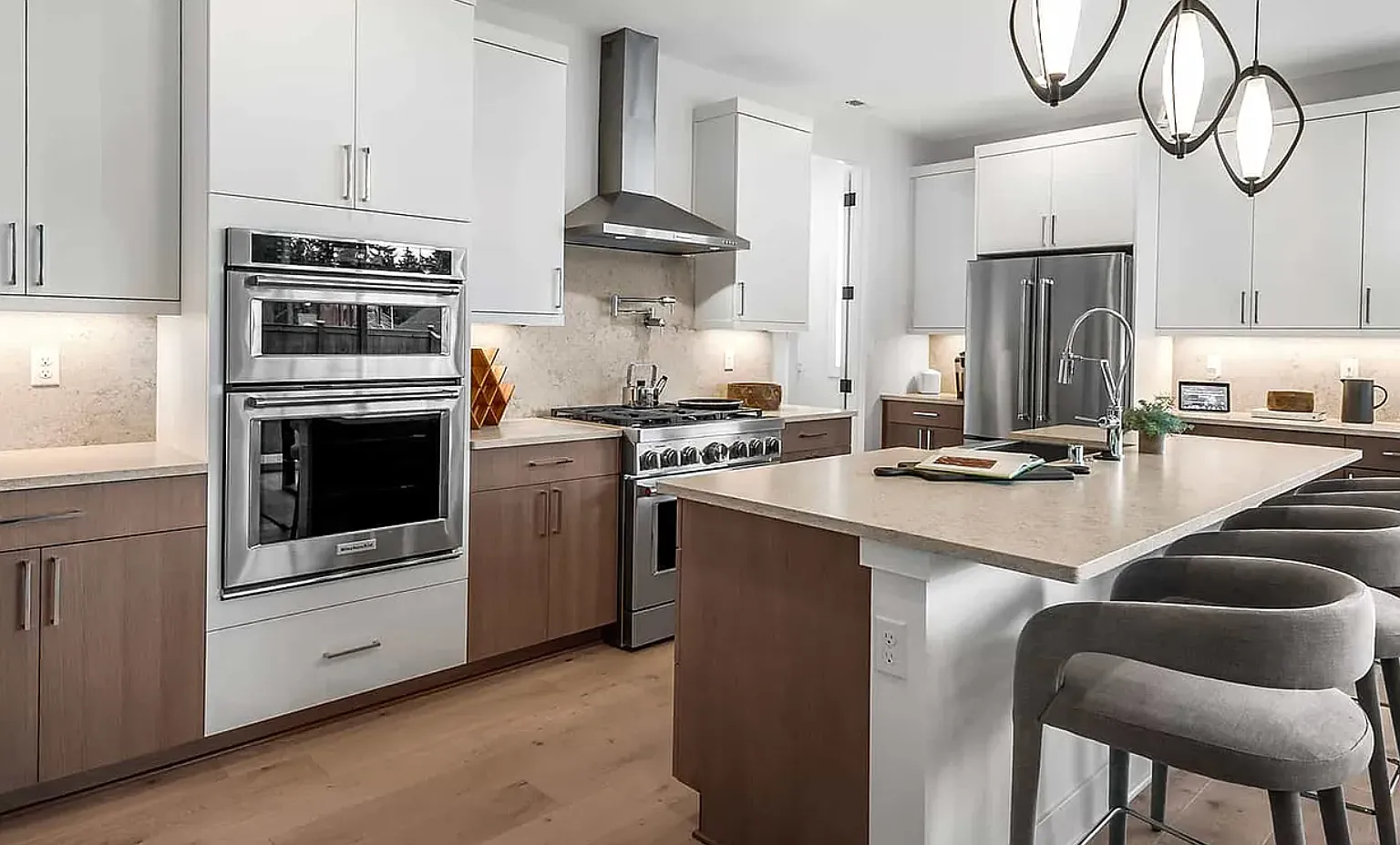 5 bed, 2710 sqft, $4,600 — Photo 3