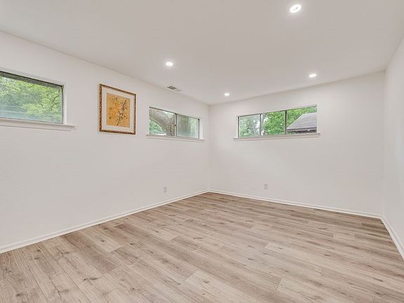 5th image of 1406 Highland St