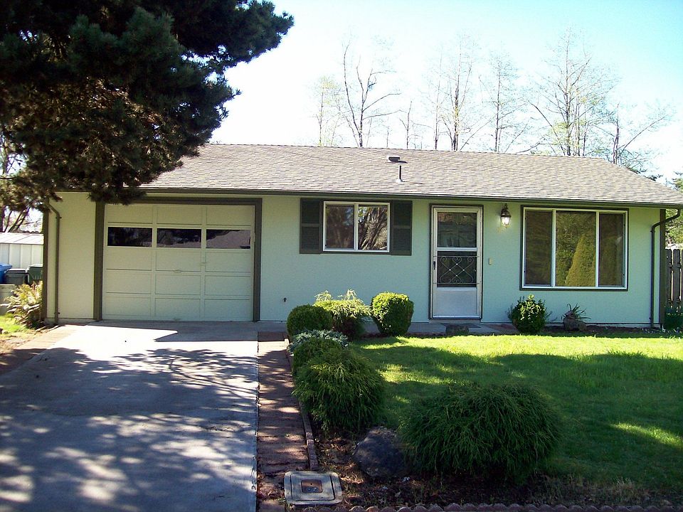 920 Denise Ct SE