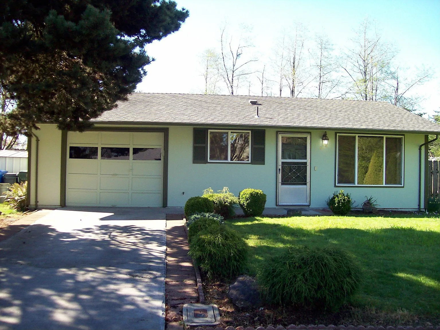 920 Denise Ct SE photo 1