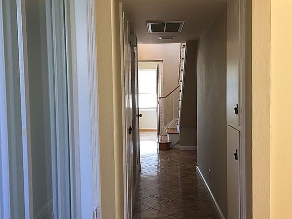 5th image of 820 Iris Ave
