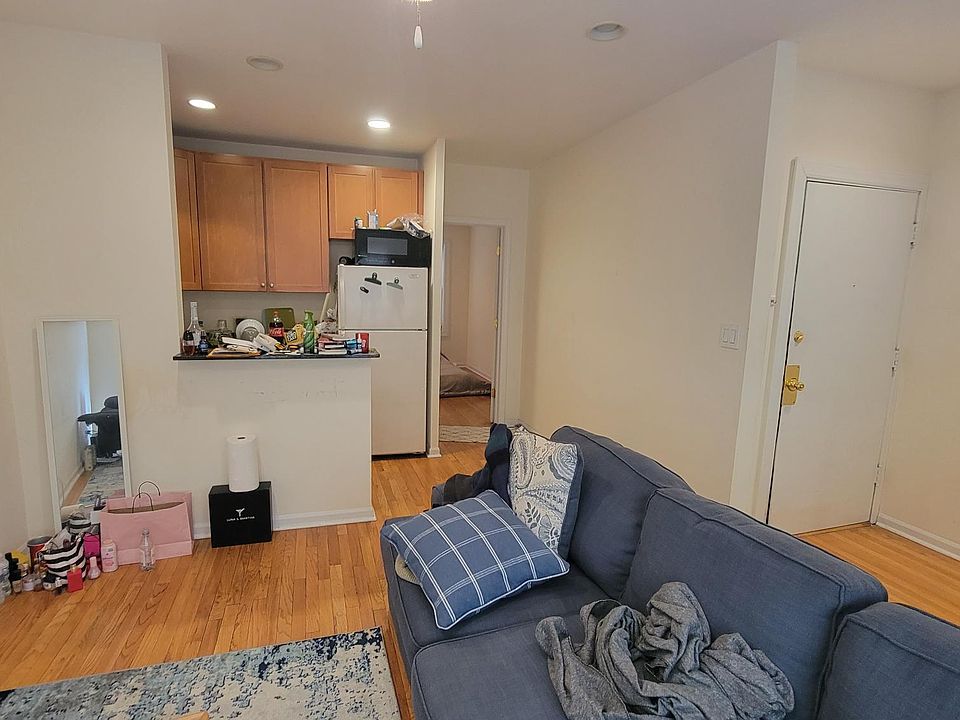 1st image of 1907 W Wilson Ave APT 1C