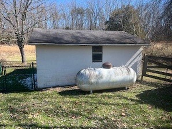 892 Norris Rd, Clarkrange, TN 38553