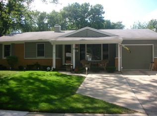 248 Crest Ave, Elk Grove Village, IL 60007