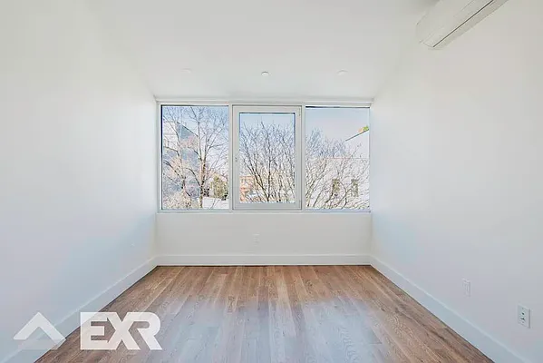 Rented by EXR | media 18