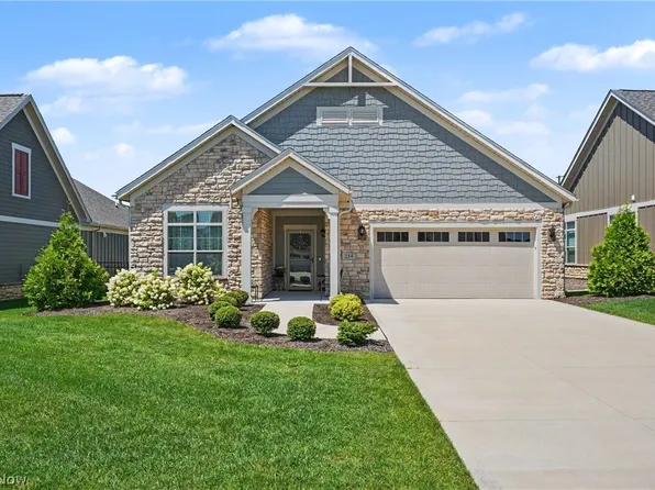 254 Elm Ln, Akron, OH 44333