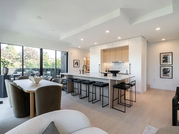 539 W 28th Ave #202, Vancouver, BC V5Z 2H2