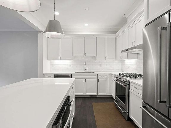 4th image of 7 Southfield Dr #7
