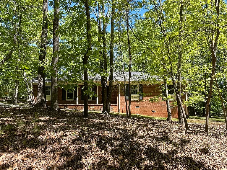106 Downing Ct — Photo 2