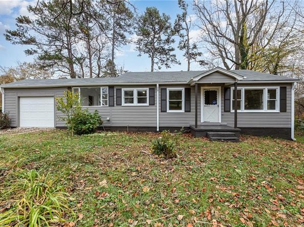 108 Pebble Trl, Dobson, NC 27017