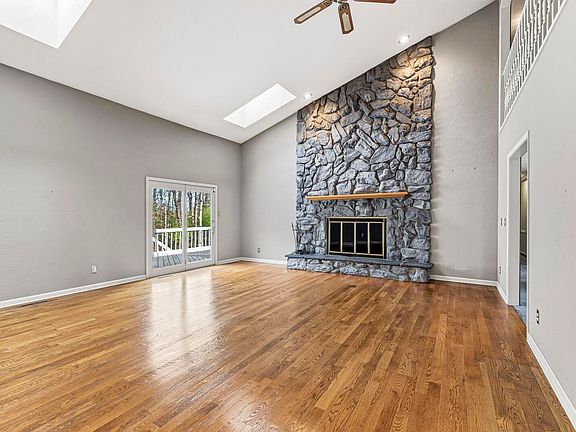 4th image of 2239 Topswood Ln
