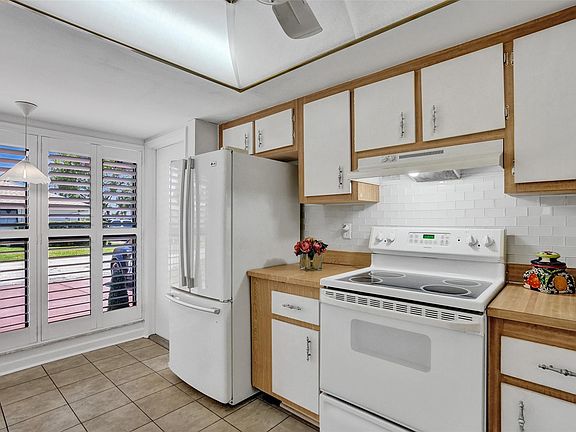 5th image of 2261 SW 15th Place
