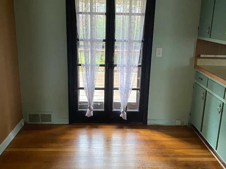 955 Mann Ave #1 — Photo 4
