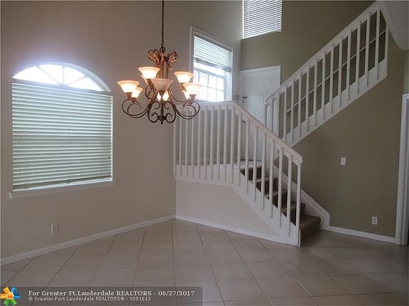 DINING ROOM - ENTRY
