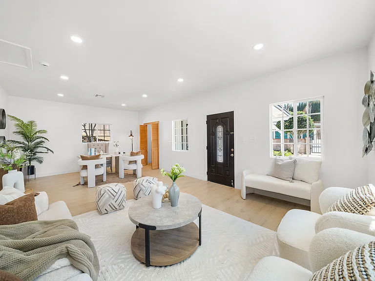 2035 Las Colinas Ave — Photo 16