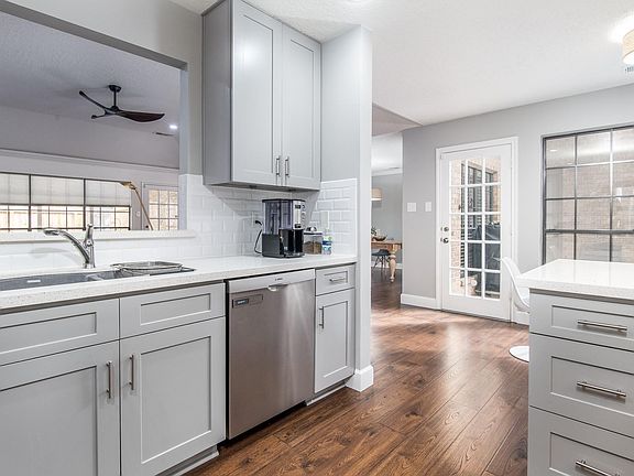 3rd image of 7914 King Arthur Ct