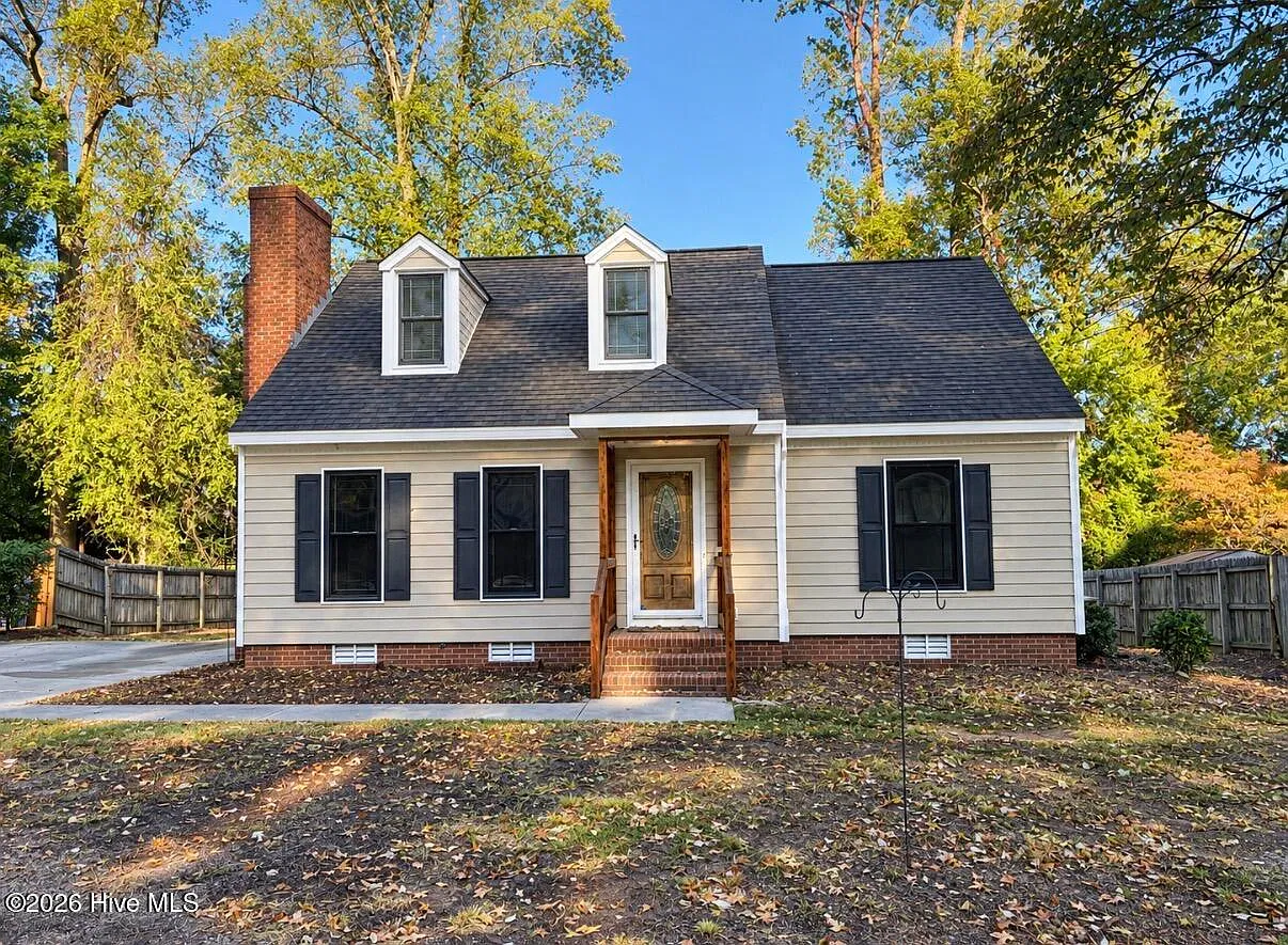 4 bed, 3.0 bath, $1,900 — Photo 1