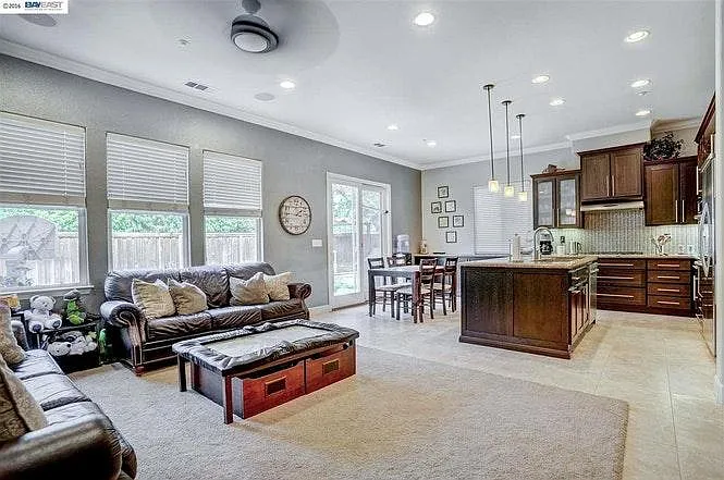 222 Alden Ln photo 1