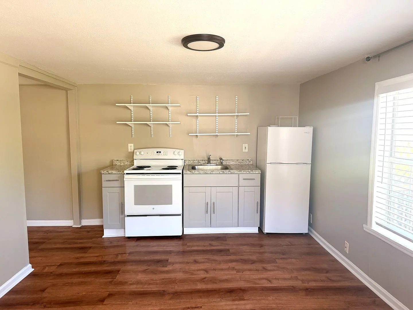 Newly Updated 1 Bed 1 Bath | Woodbine — Photo 2