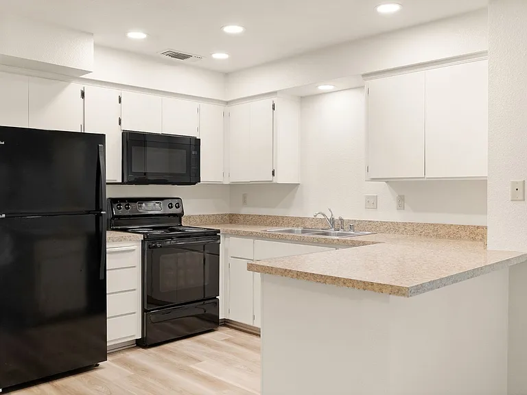 1661 Forest Avenue Apartments — Photo 38
