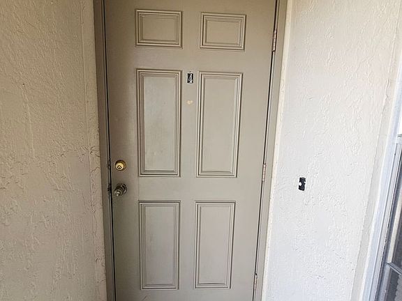 2nd image of 120 SW Trafalgar Pkwy APT 4