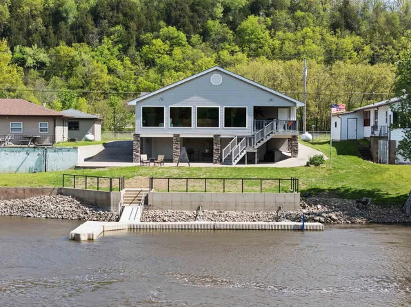 1312 Jack Oak Rd, Cassville, WI 53806