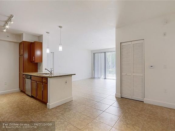 5th image of 5801 Toscana Dr #213