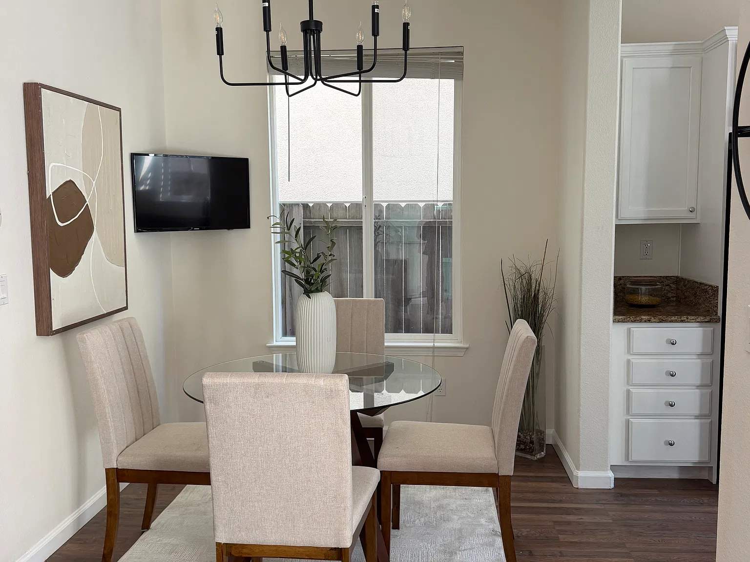3 bed, 2.5 bath, 1489 sqft, $4,100 — Photo 4