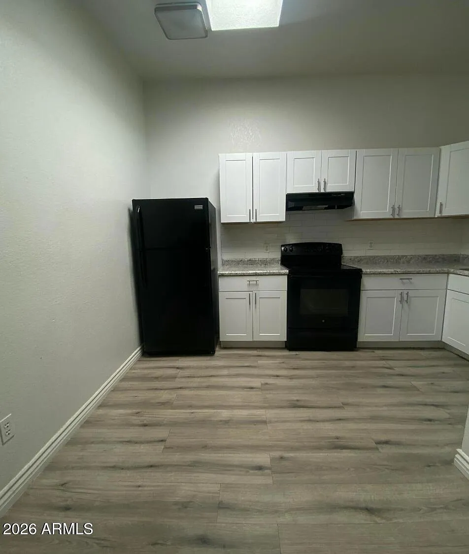 2 bed, 1.0 bath, 840 sqft, $1,300 — Photo 3
