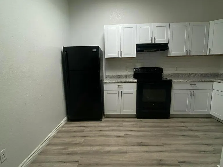 2580 S Yavapai Rd #2 — Photo 2
