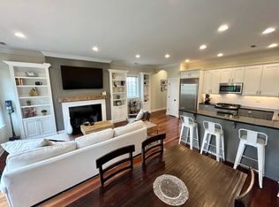 860 W Aldine Ave APT 4, Chicago, IL 60657