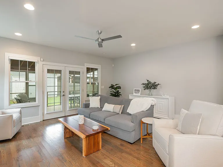 5308B Illinois Ave — Photo 2