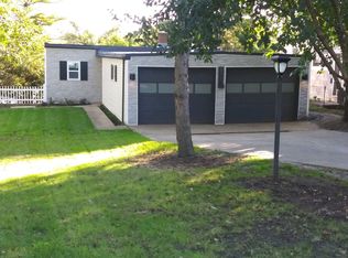 111 Hilltop Dr, Lake In The Hills, IL 60156