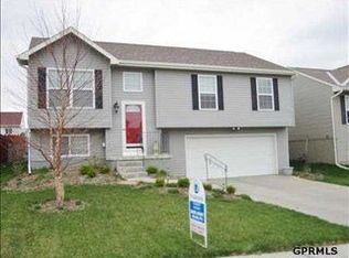 10905 Hanover St, Omaha, NE 68142