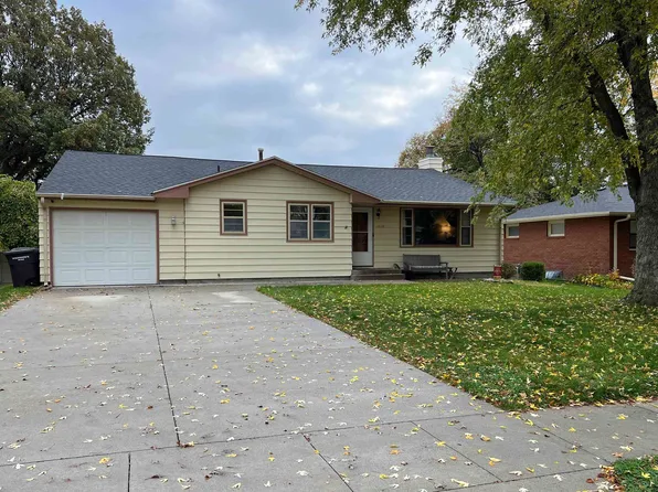 1018 Oswego Ave, Hastings, NE 68901