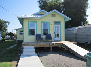 210 S Bayou Dr, Golden Meadow, LA 70357