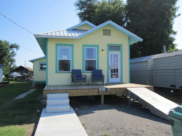 210 S Bayou Dr, Golden Meadow, LA 70357