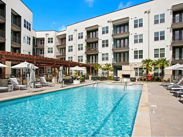 Overture Mueller - 55+ Active Adult Apartment Homes — Photo 32