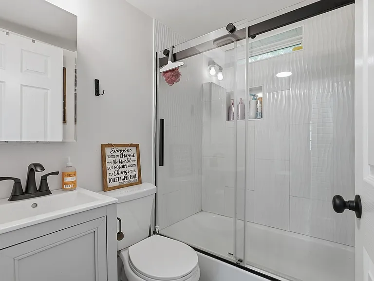 1032 Charles Ave — Photo 10