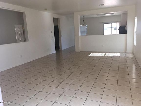 3rd image of 123 W Calle Priscal