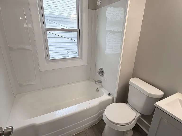 15619 School Ave — Photo 9