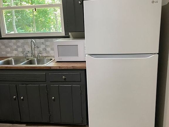 5th image of 3124 Moorewood Dr