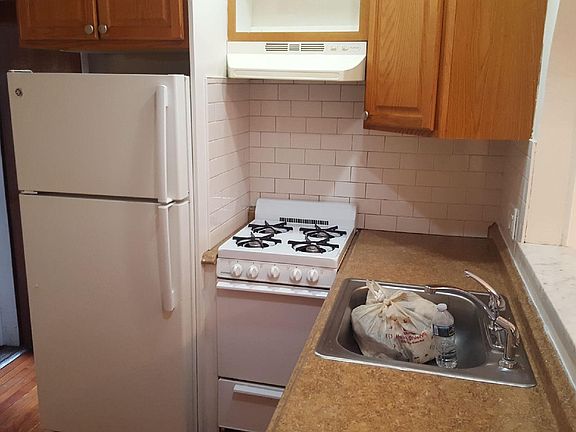 3rd image of 1134 W Porter St #1