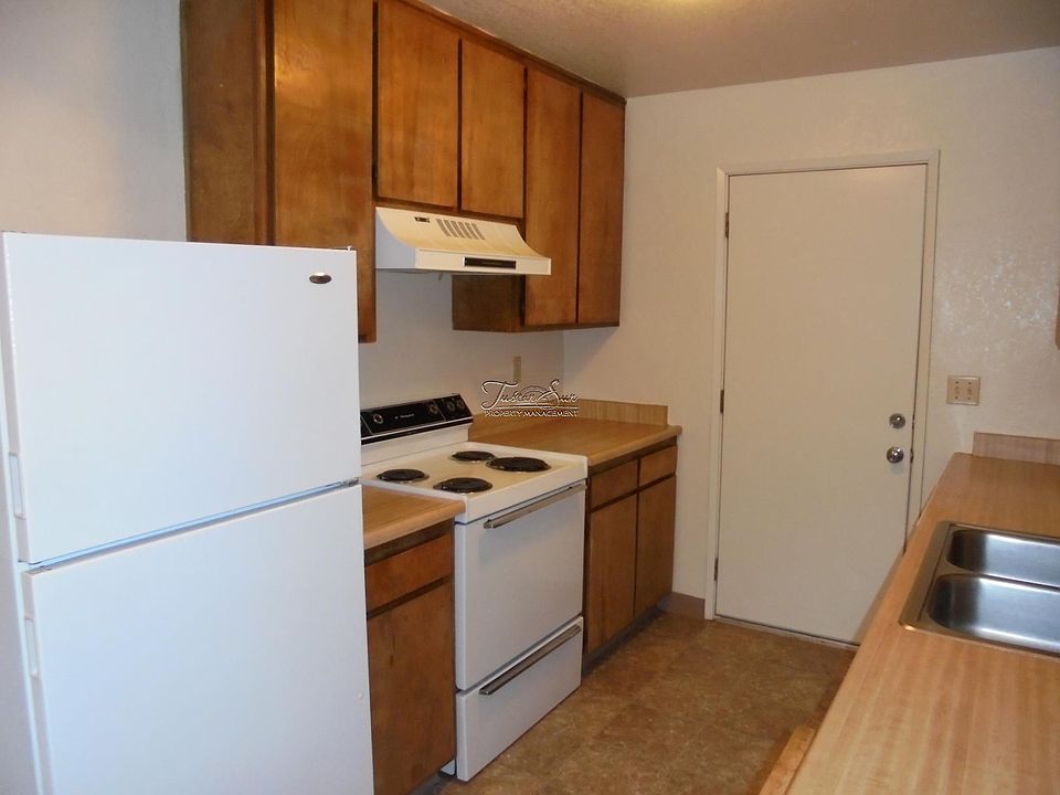 2nd image of 4164 Main St #C