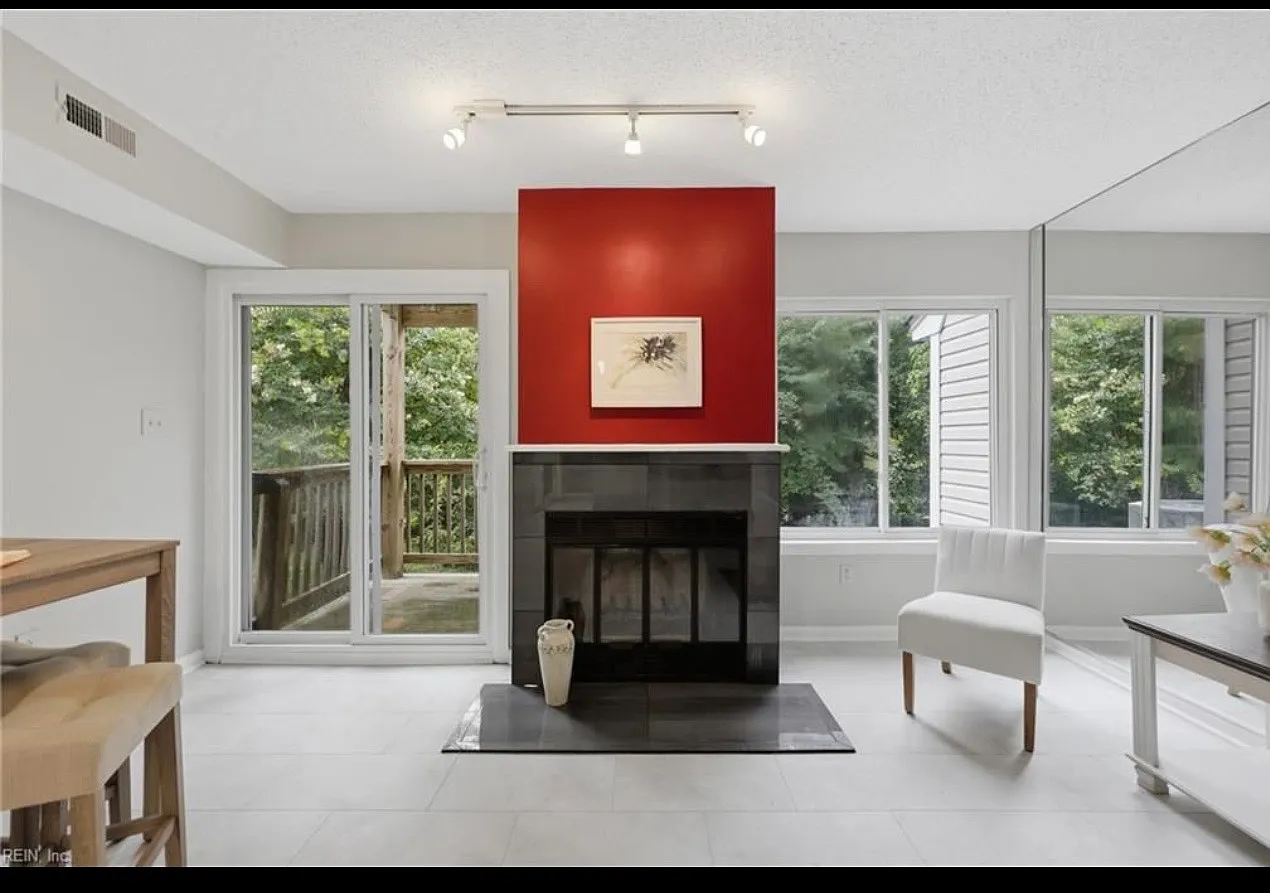 2 bed, 2.5 bath, 1036 sqft, $2,200 — Photo 3