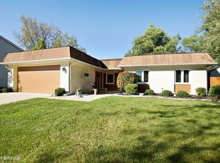 1100 Westbury Dr, Hoffman Estates, IL 60192