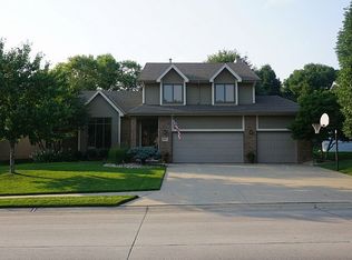 2804 Blackhawk Dr, Bellevue, NE 68123