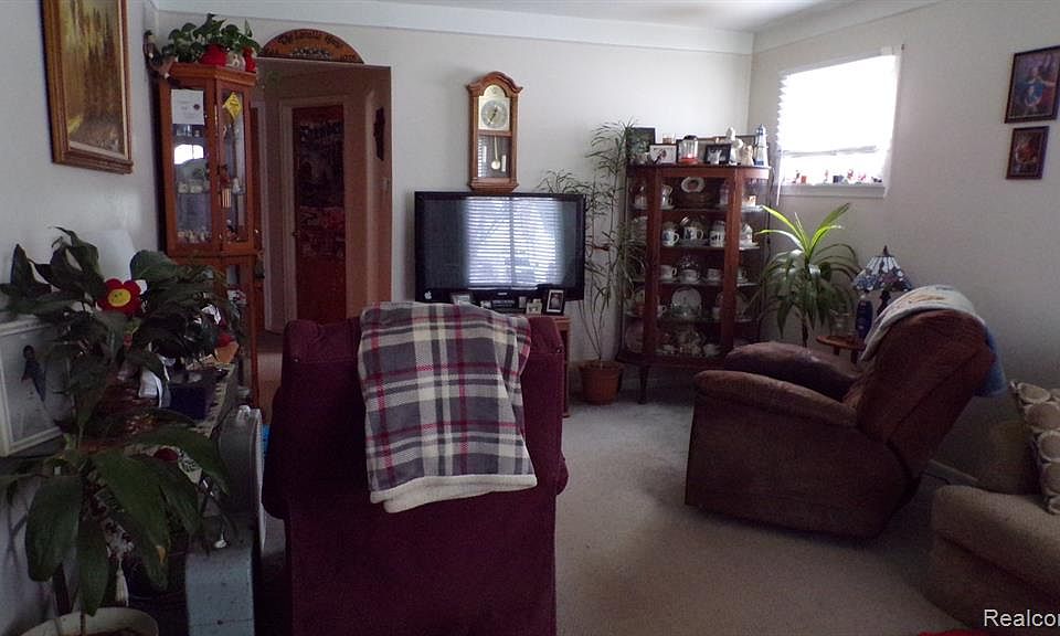 2nd image of 4094 Buckingham Ave
