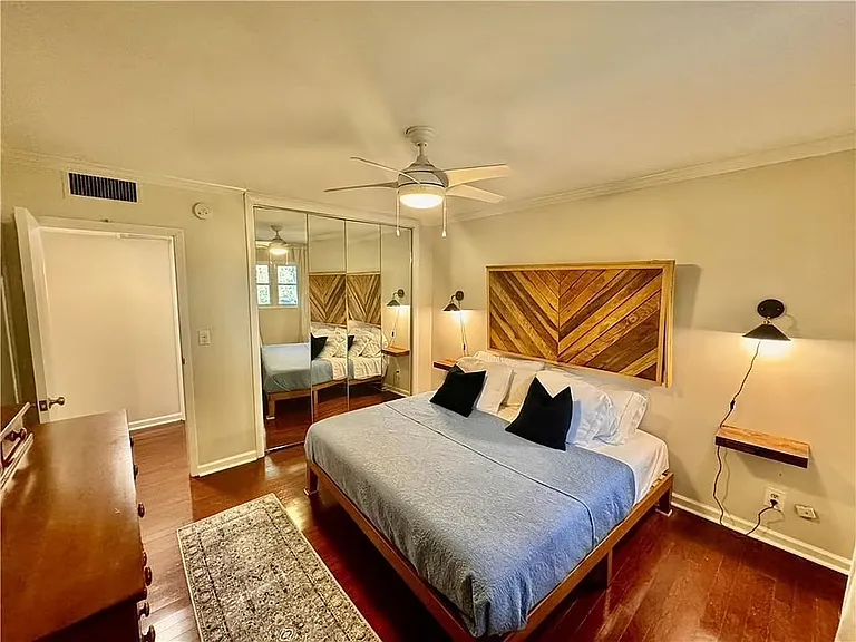 1230 Woodland Ave NE #4 — Photo 9