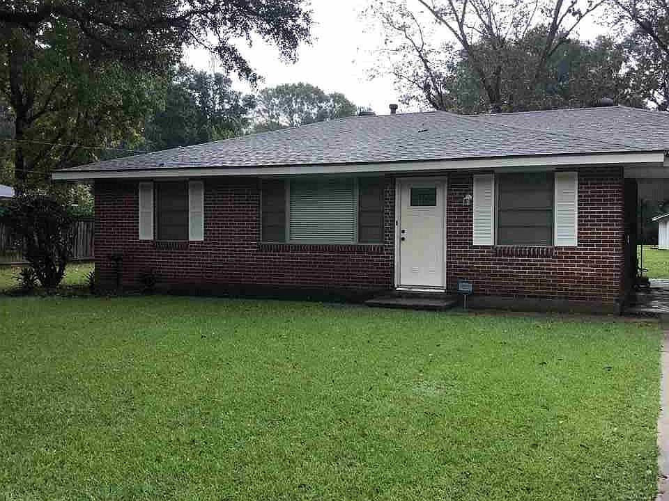 1st image of 2544 N Magnolia Dr